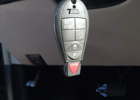 2016 Chrysler Town & Country Touring из США, поврежденный, VIN 2C4RC1BG5GR215114